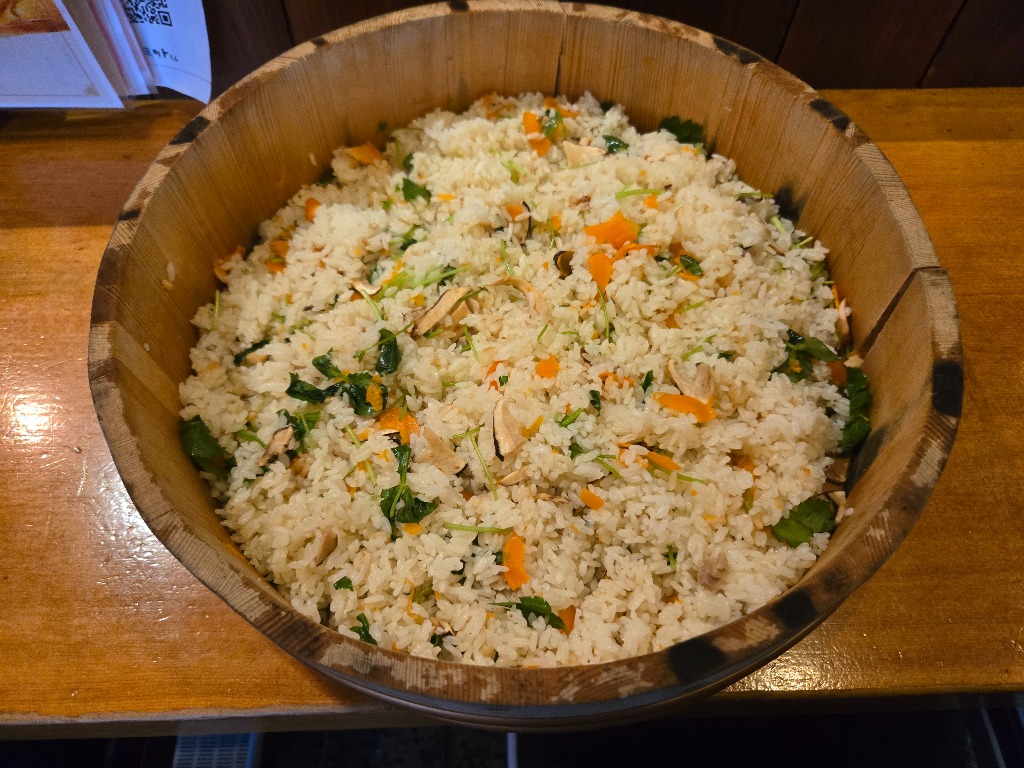 本日たいしょう気まぐれ松茸ご飯です。