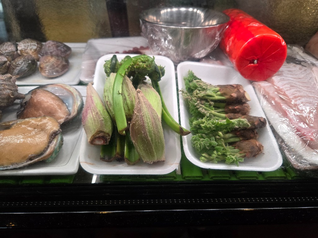 季節早取り山菜天ぷらです。