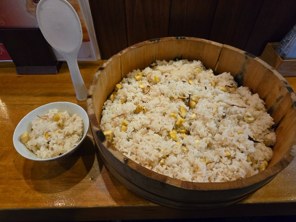 たいしょう気まぐれの炊き込みご飯です。
